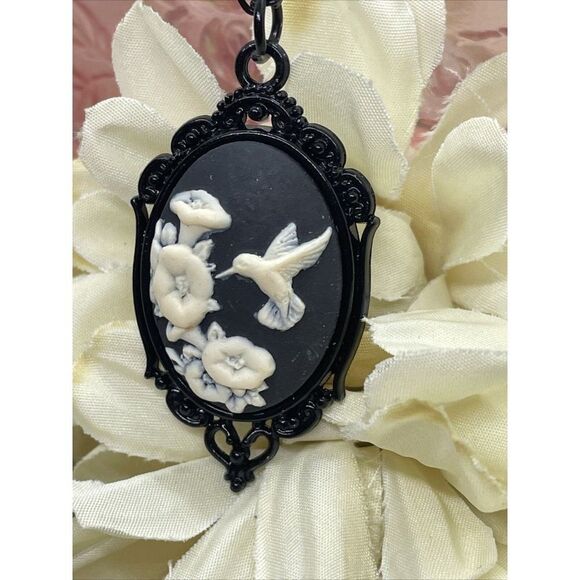 Cameo Necklace Hummingbird Bird Prom Nautical Wedding Party White black Heart - Picture 4 of 11